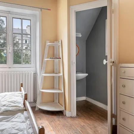 A Pied, Spacieuse Maison Pour 12