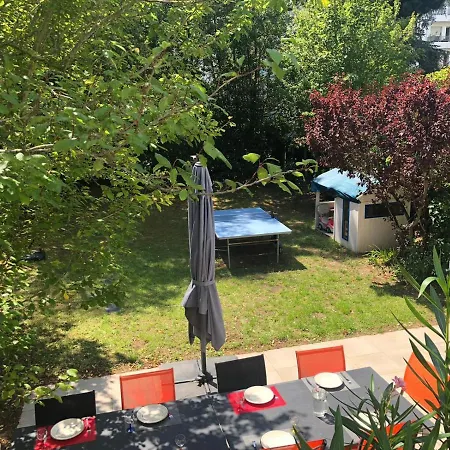 A Pied, Spacieuse Maison Pour 12 Semesterbostad